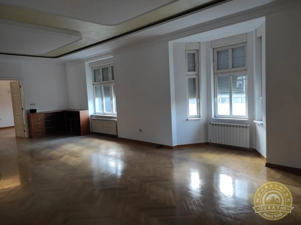 Prodaja, četvorosoban stan, 213m², Centar, Novi Sad