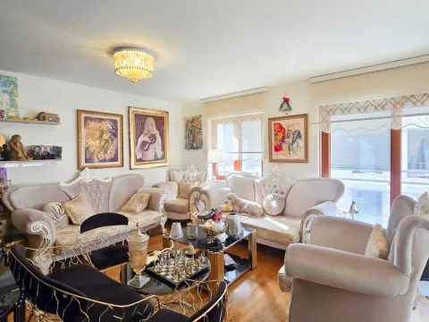 Stan in Tološka šuma