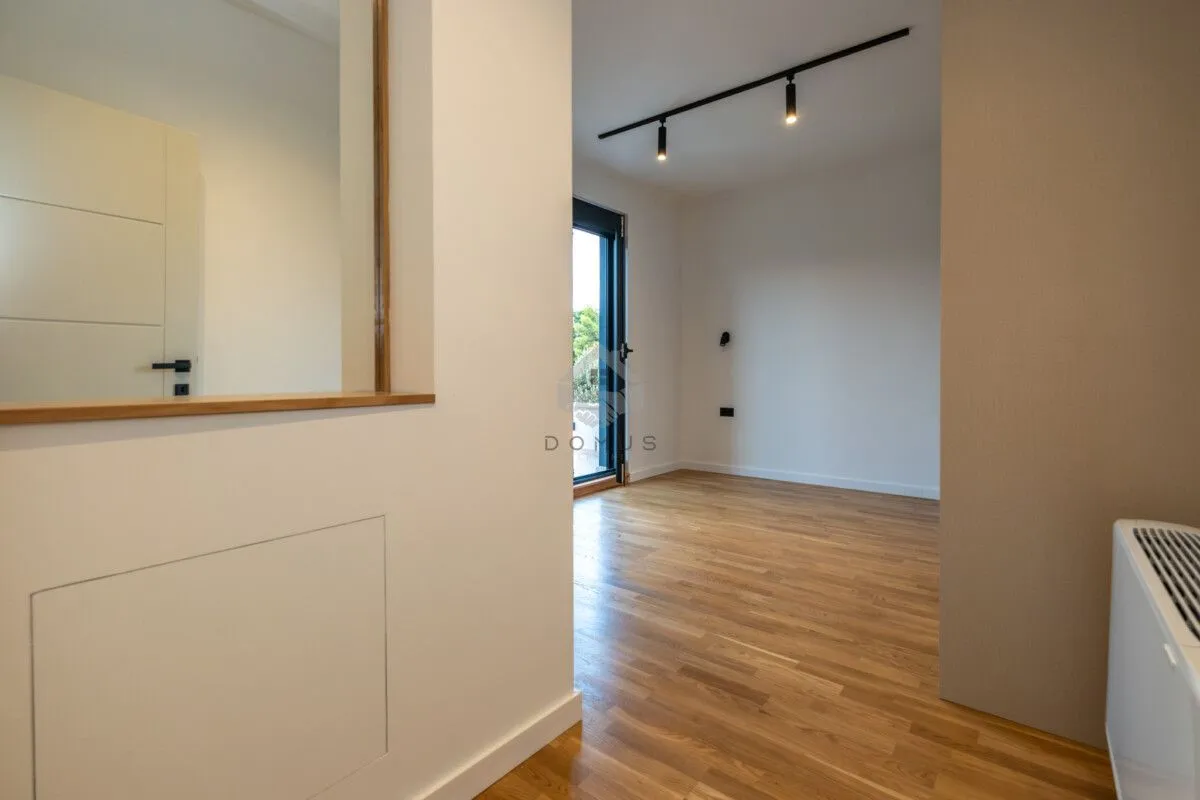 Izdavanje, kuća, 180m², Donja Gorica, Podgorica