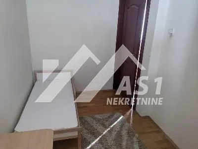 Izdavanje, trosoban stan, 47m², Bulevar Oslobodjenja, Novi Sad Sve Podlokacije