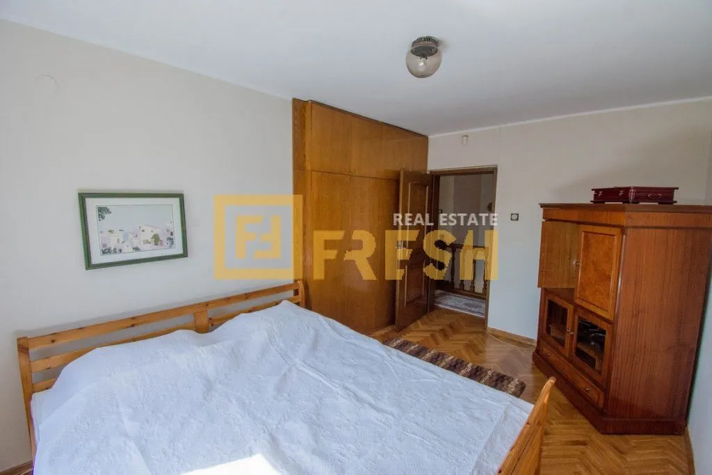 Prodaja, kuća, 250m², Tološi, Podgorica
