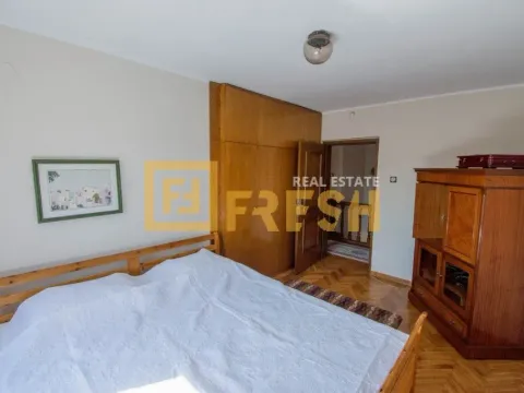 Sale, house, 250m², Tološi, Podgorica - image 18