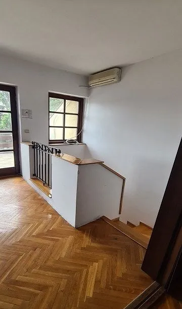 Izdavanje, kuća, 360m², Autokomanda, Voždovac Sve Podlokacije