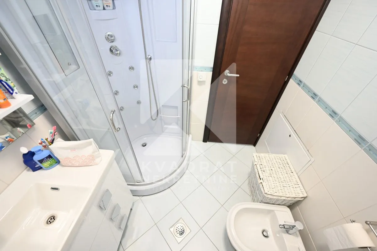 Prodaja, kuća, 387m², Donji Kokoti, Podgorica