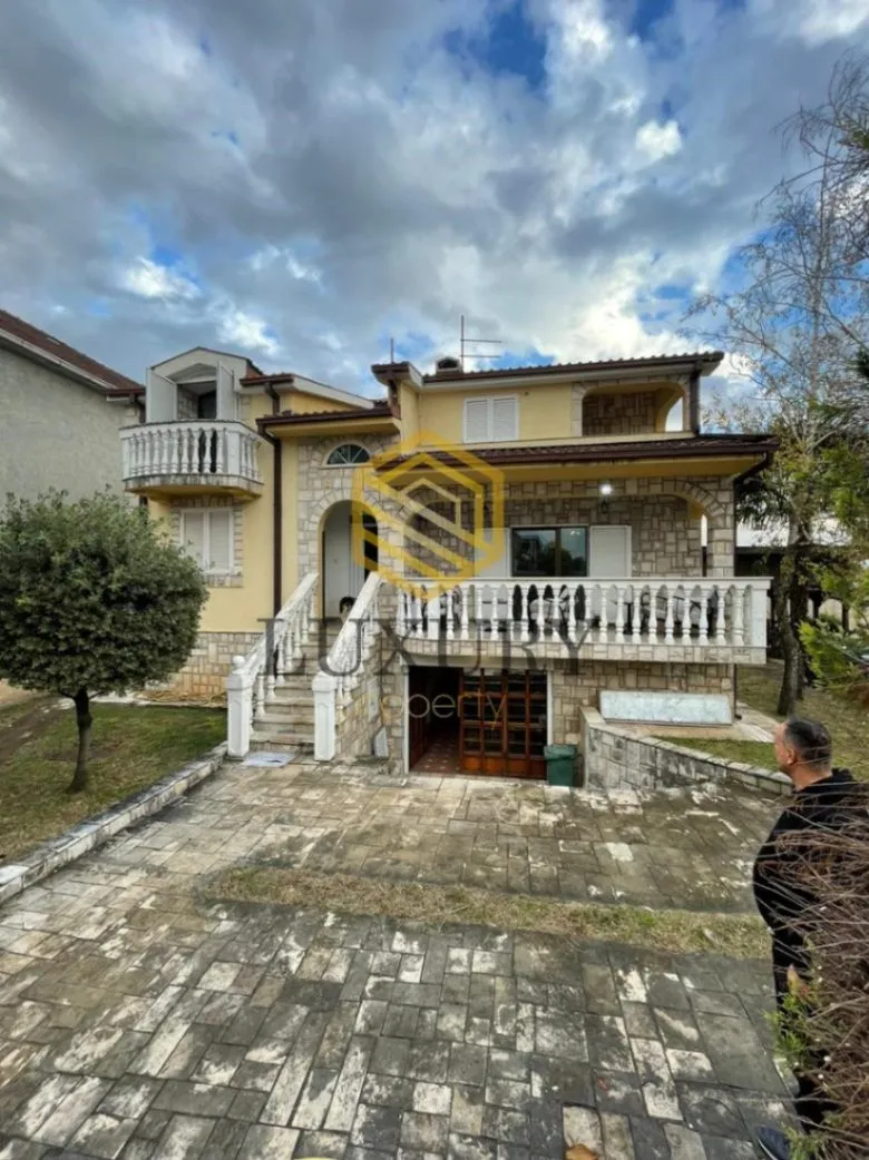 Rent, house, 300m², Masline, Podgorica