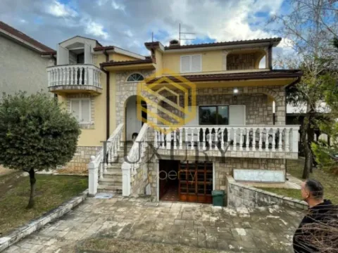 Izdavanje, kuća, 300m², Masline, Podgorica - image 3