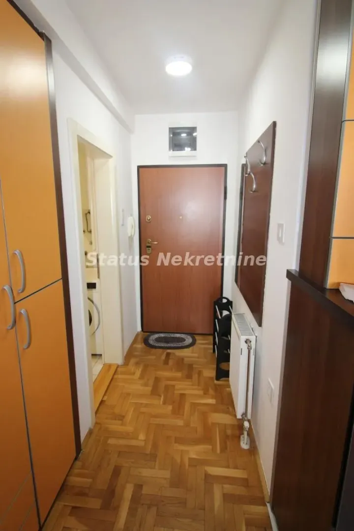Izdavanje, garsonjera, 28m², Grbavica, Novi Sad Sve Podlokacije