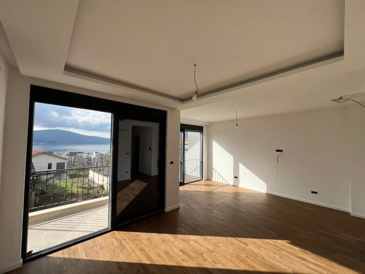 Prodaja, četvorosoban stan, 124m², Tivat, Crna Gora