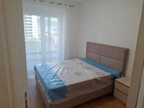Bright bedroom with a double bed and access to the terrace. - image 10