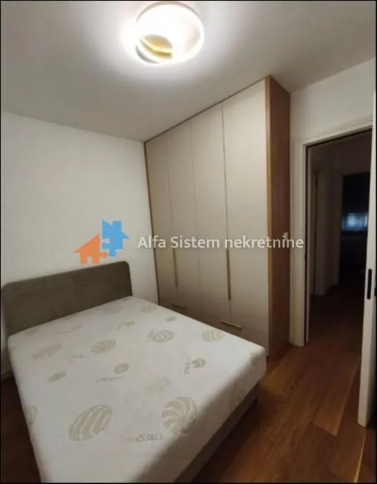 Izdavanje, trosoban stan, 65m², Čubura, Beograd