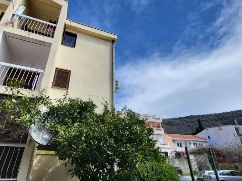 Prodaja, dvosoban stan, 65m², Petrovac, Budva - image 1