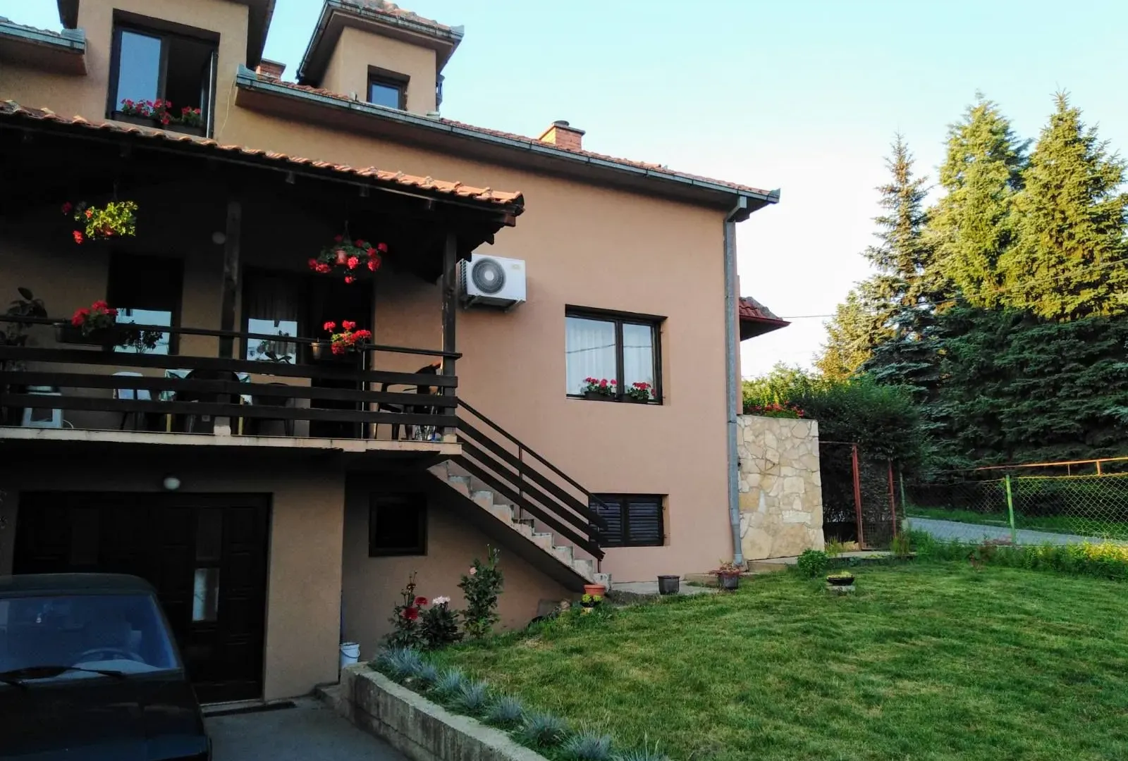 Prodaja, kuća, 250m², Dušanovac, Voždovac Sve Podlokacije