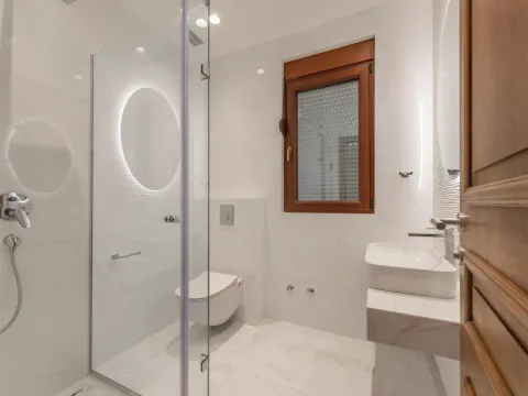 Prodaja, kuća, 492m², Mareza, Podgorica - image 26