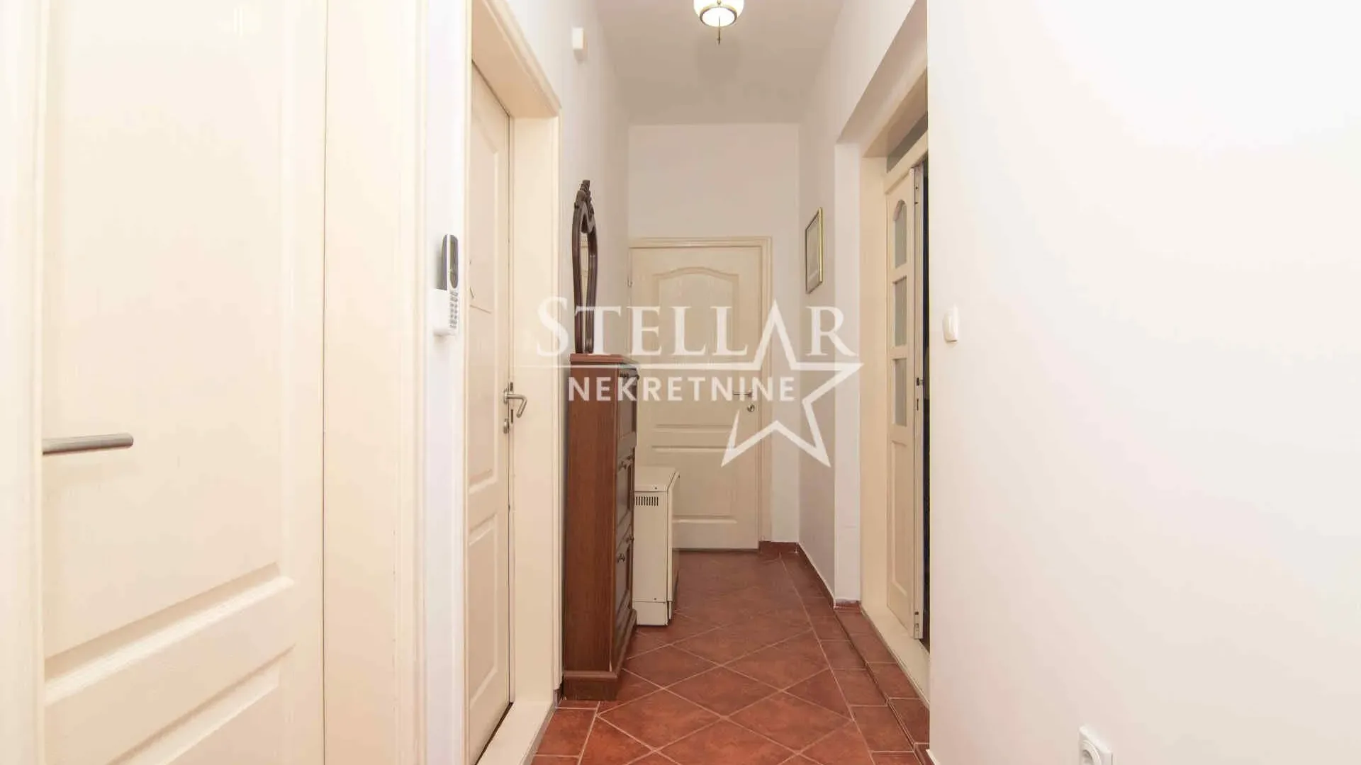 Rent, house, 300m², Donji Kokoti, Podgorica