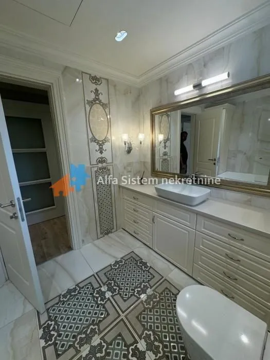 Izdavanje, stan, 215m², Savski Venac, Beograd
