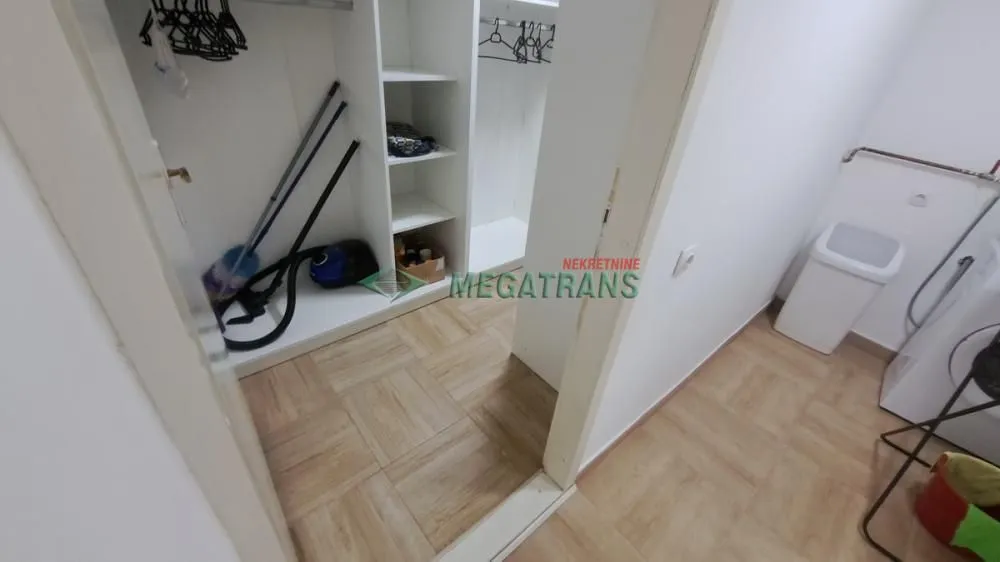 Izdavanje, kuća, 200m², Salajka, Novi Sad Sve Podlokacije