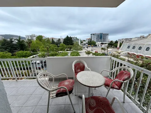 Izdavanje, dvosoban stan, 80m², Centar, Bar - image 4