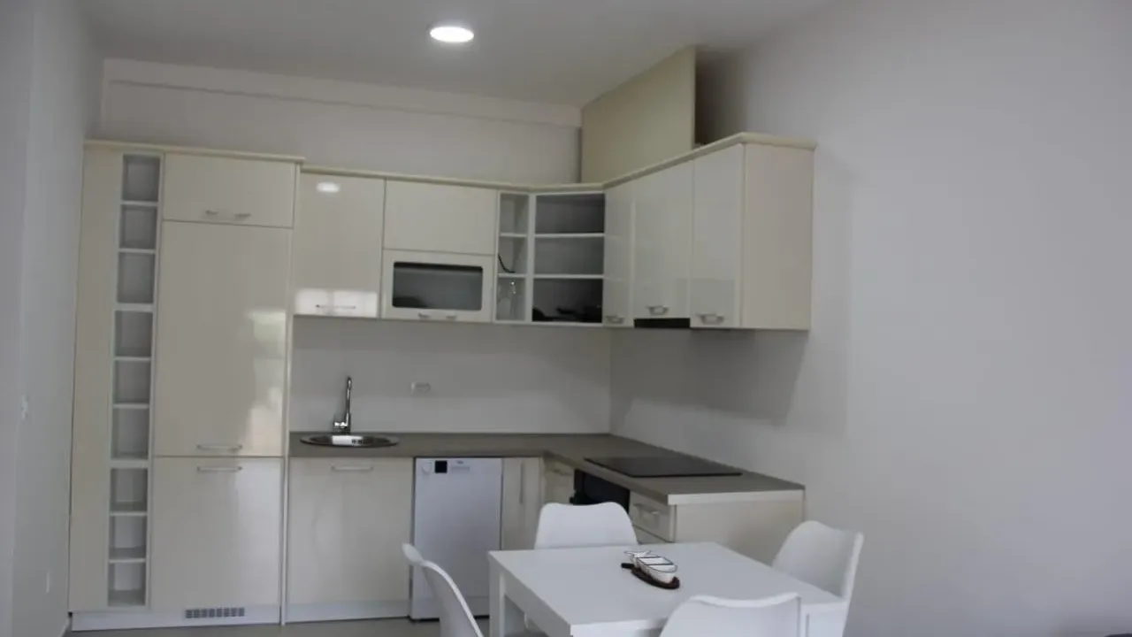 Rent, one bedroom apartment, 42m², Pod Kuk, Tivat