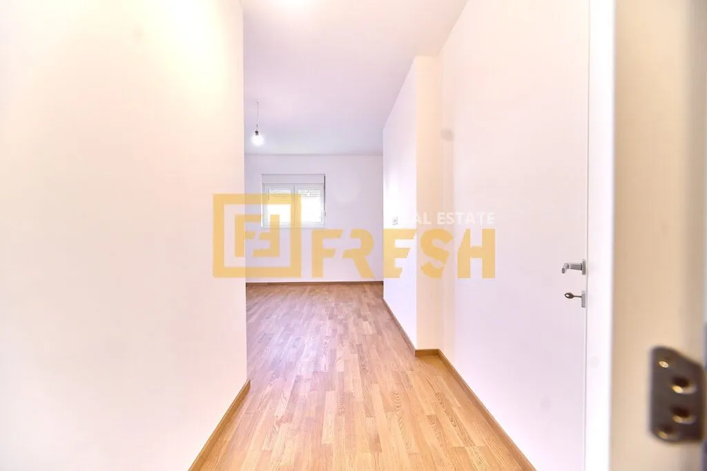Prodaja, trosoban stan, 104m², Stari Aerodrom, Podgorica