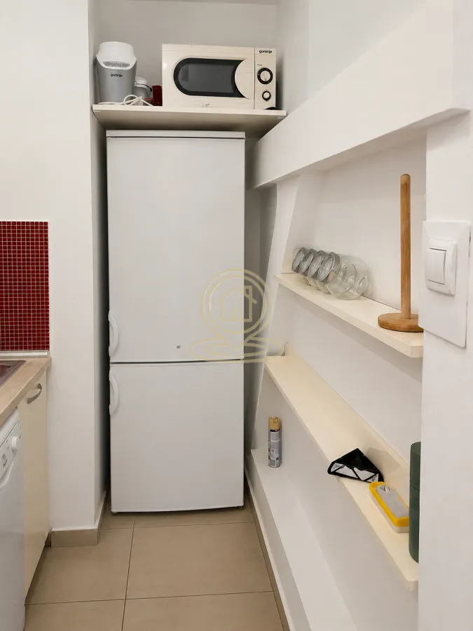 Rent, four bedroom apartment, 65m², Stari Grad, Beograd