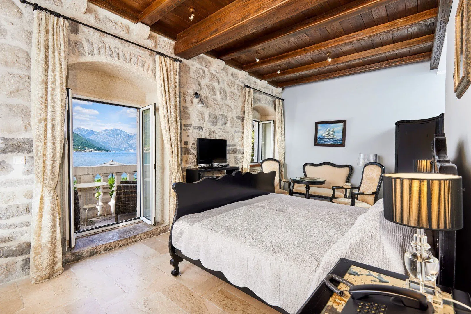 Rent, house, 2117m², Kotor, Crna Gora