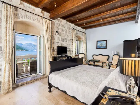 Rent, house, 2117m², Kotor, Crna Gora - image 24