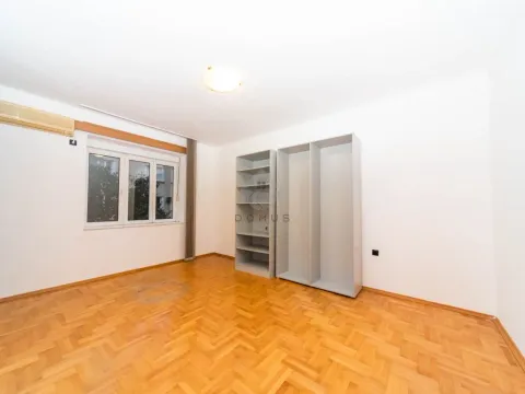 Izdavanje, poslovni prostor, 61m², Centar, Podgorica - image 5