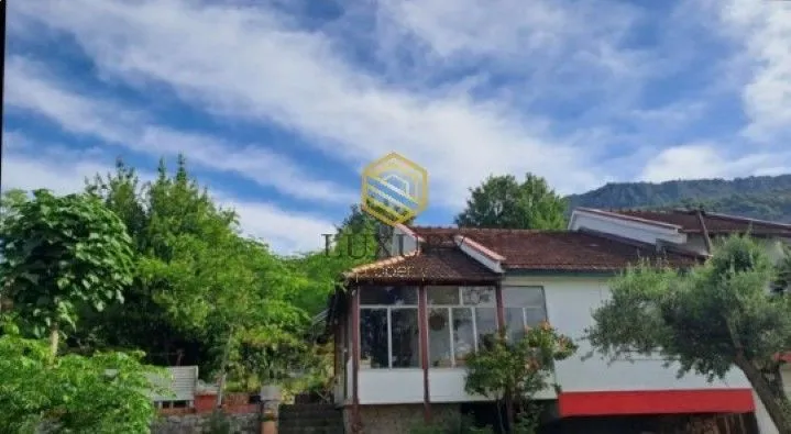 Sale, house, 105m², Piperi, Podgorica