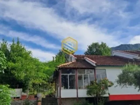 Prodaja, kuća, 105m², Piperi, Podgorica - image 1