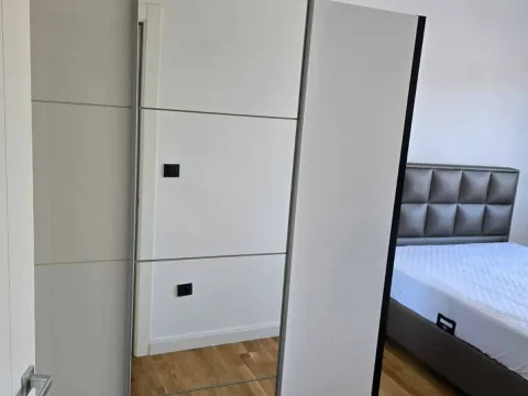 Izdavanje, trosoban stan, 130m², Tološi, Podgorica - image 2