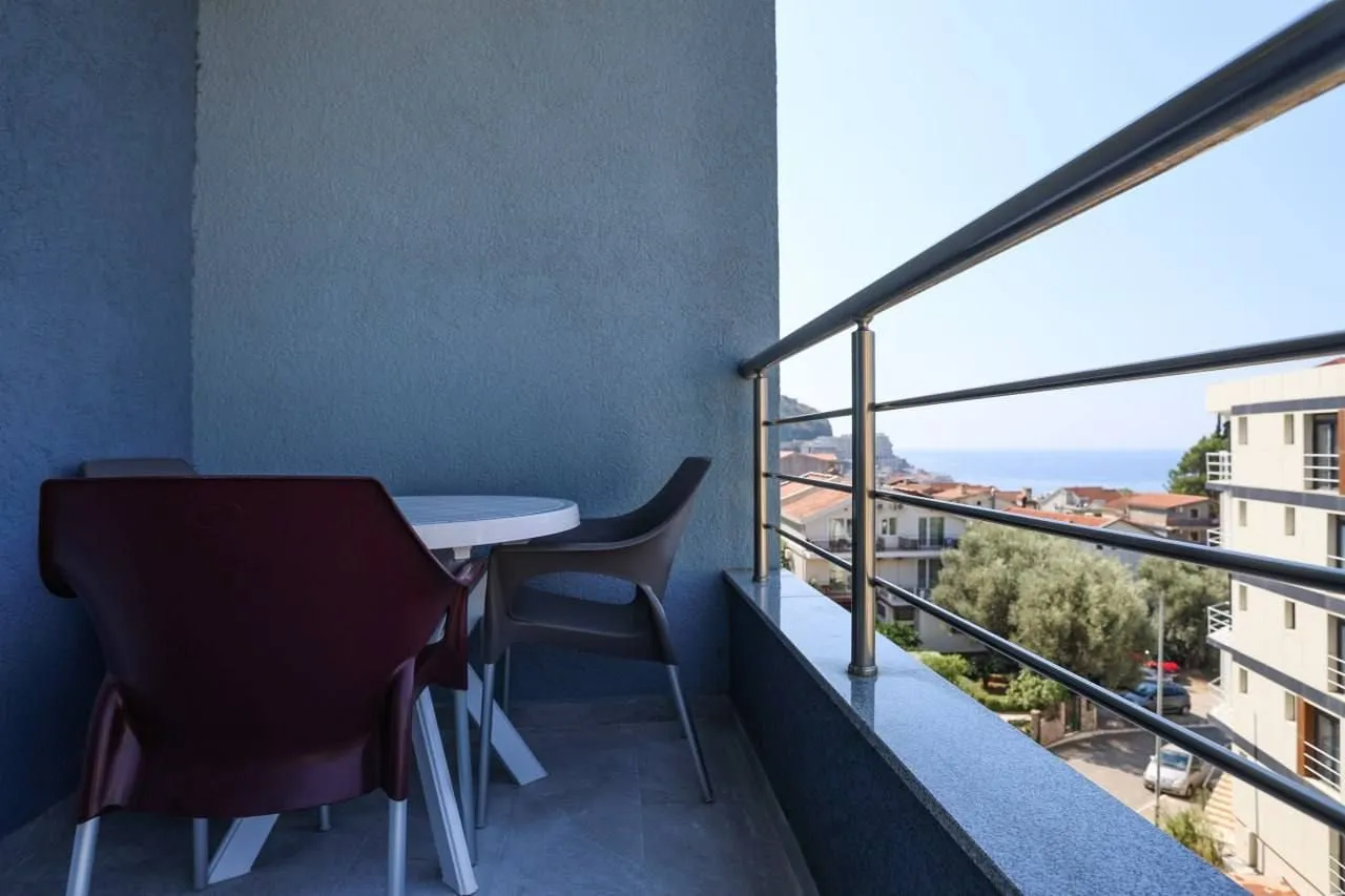Rent, one bedroom apartment, 42m², Bečići, Budva