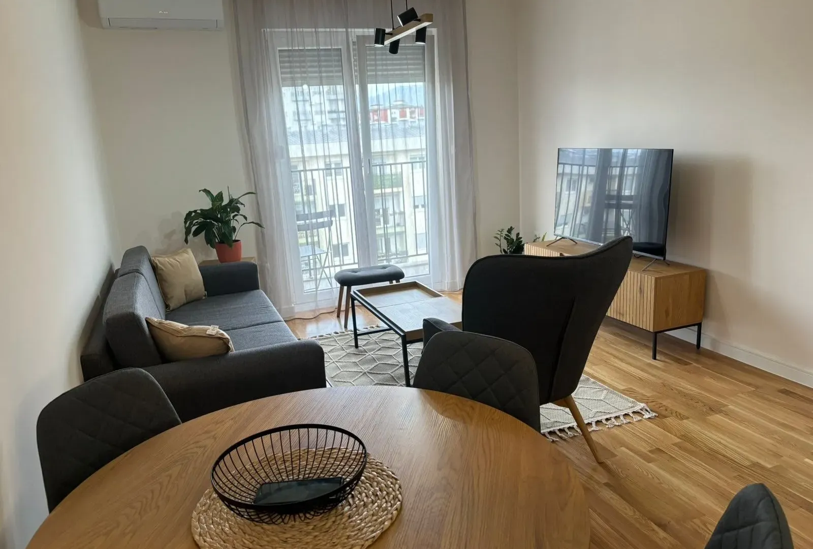 Rent, one bedroom apartment, 42m², Pobrežje, Podgorica