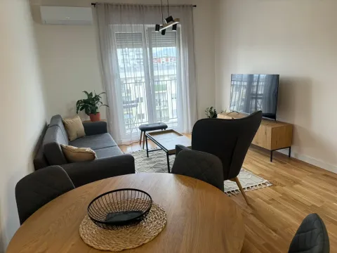 Rent, one bedroom apartment, 42m², Pobrežje, Podgorica - image 1