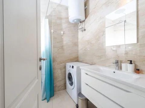 Sale, one bedroom apartment, 34m², Bečići, Budva - image 10