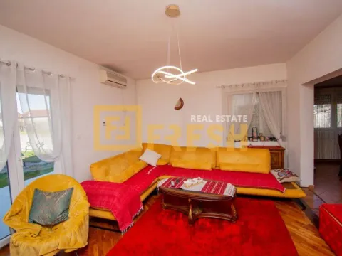 Sale, house, 350m², Tološi, Podgorica - image 8