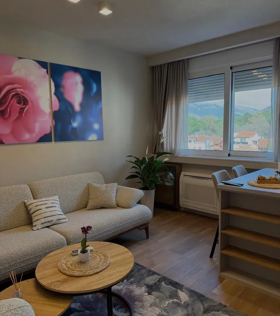 Izdavanje, jednosoban stan, 45m², Centar, Tivat