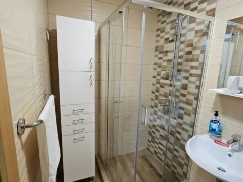 Izdavanje, trosoban stan, 100m², Dubovica, Budva - image 9