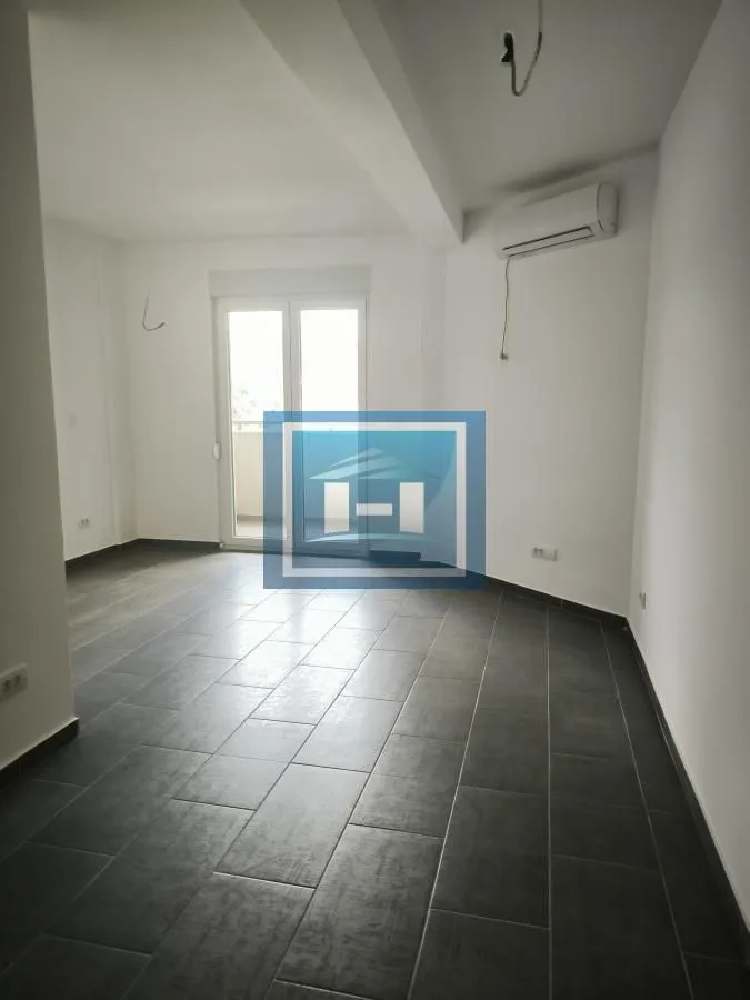 Izdavanje, stan, 223m², Centar, Ćuprija