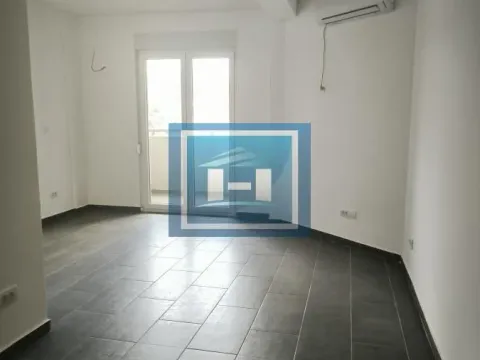 Izdavanje, stan, 223m², Centar, Ćuprija - image 12