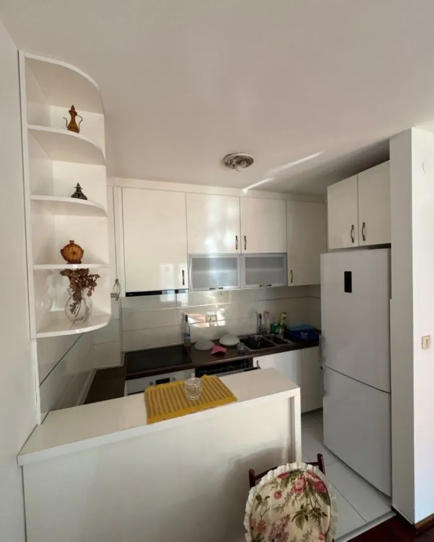 Izdavanje, jednosoban stan, 40m², Stari Aerodrom, Podgorica