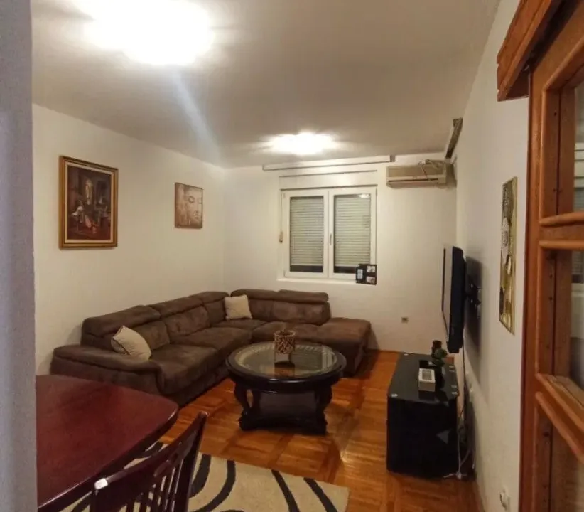 Izdavanje, dvosoban stan, 64m², Stari Aerodrom, Podgorica