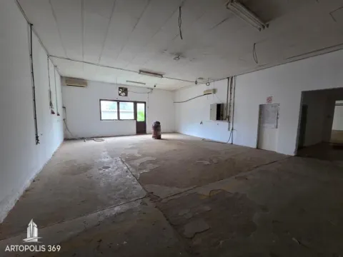 Izdavanje, poslovni prostor, 1440m², Zemun Kalvarija, Zemun Sve Podlokacije - image 11