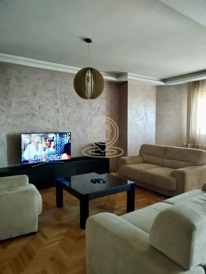 Izdavanje, kuća, 100m², Palilula, Niš