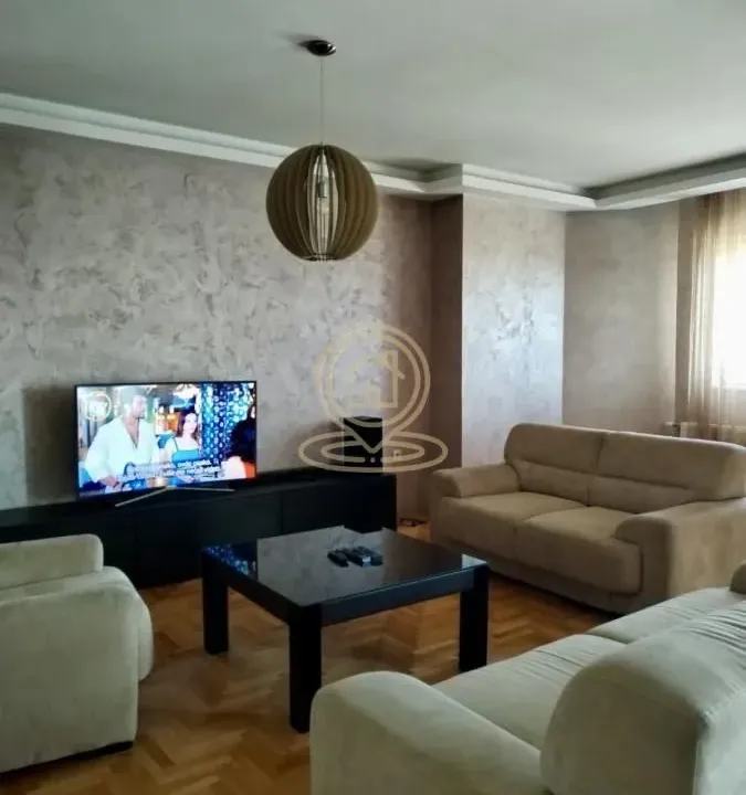 Izdavanje, kuća, 100m², Palilula, Niš