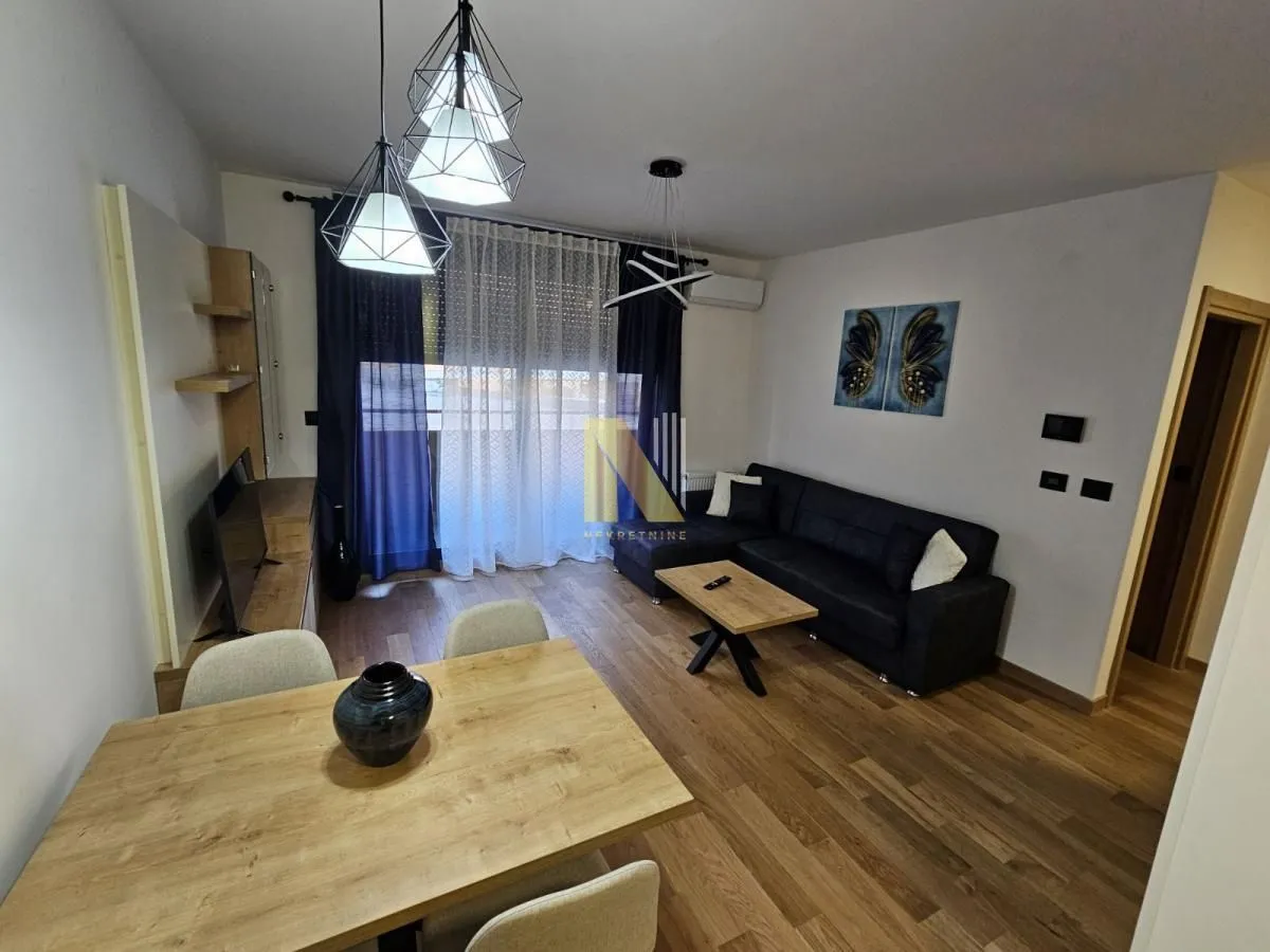 Izdavanje, dvosoban stan, 43m², Sajmište, Novi Sad