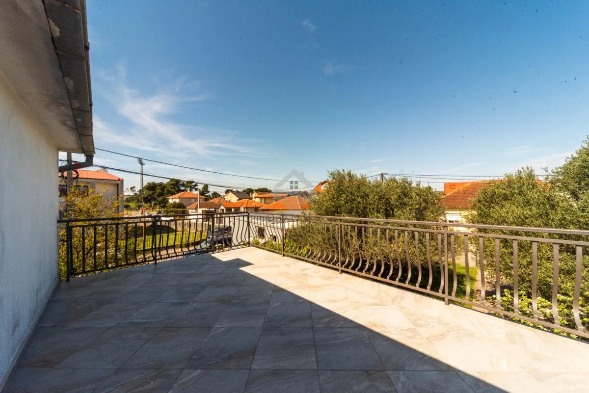 Izdavanje, jednosoban stan, 70m², Zlatica, Podgorica
