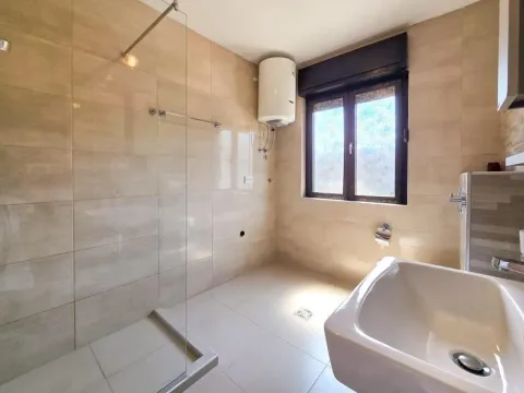Rent, house, 100m², Zabjelo, Podgorica - image 4