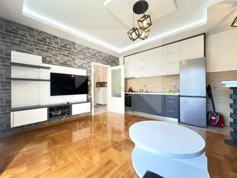 Izdavanje, jednosoban stan, 38m², Cvijetin Brijeg, Podgorica - image 1
