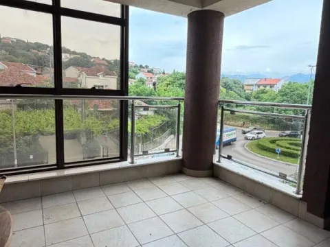 Rent, two bedroom apartment, 85m², Preko Morače, Podgorica - image 2