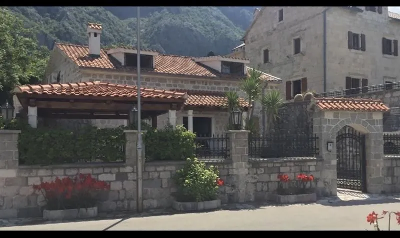 Sale, house, 192m², Kotor, Crna Gora